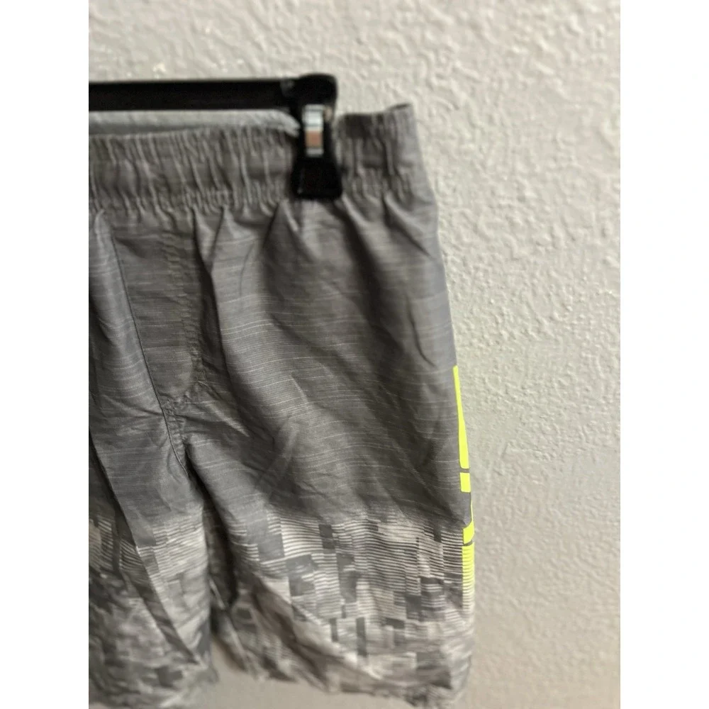 Boys Gray Under Armour YXL‎ Shorts Swim Trunks Shorts